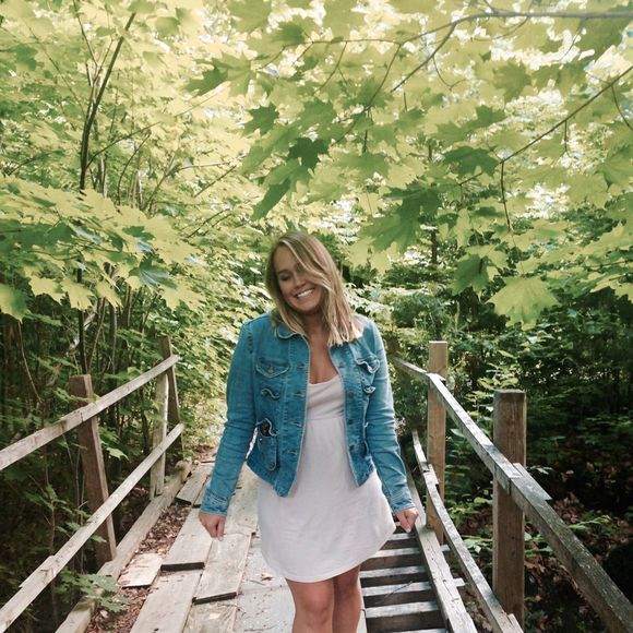 Meet your Posher, Clo - Picture 1 of 1